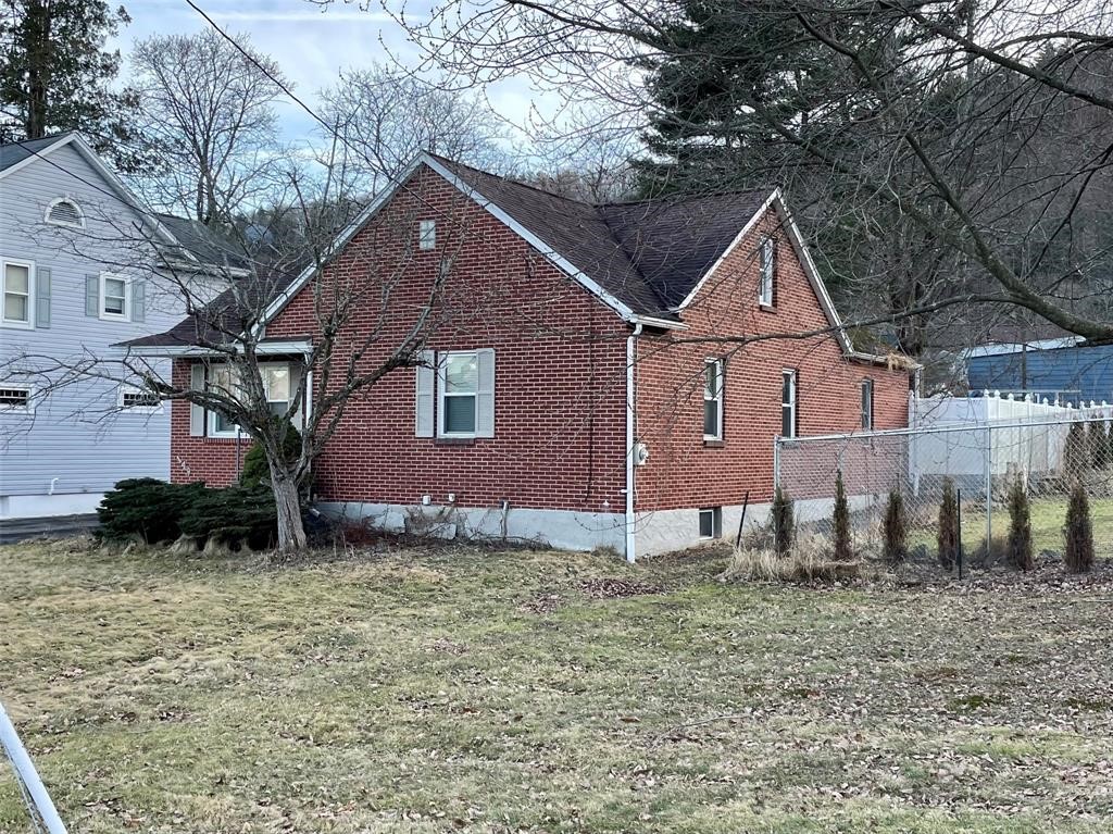 149 Iris Drive Binghamton, NY 13905 - Photo 2 of 36