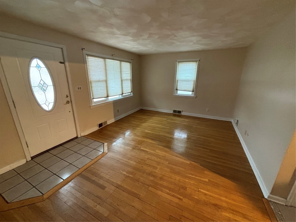 149 Iris Drive Binghamton, NY 13905 - Photo 5 of 36