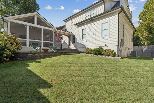 a view of a house with backyard and garden