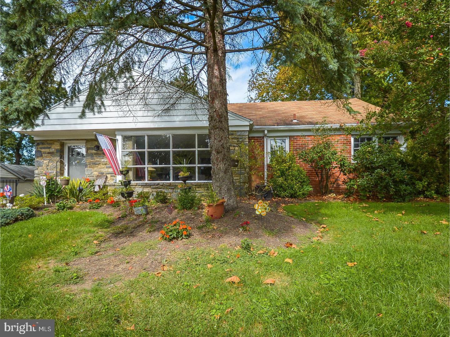 3162 Manor Road Huntingdon Valley, PA 19006 - Photo 2 of 25 Exterior Front