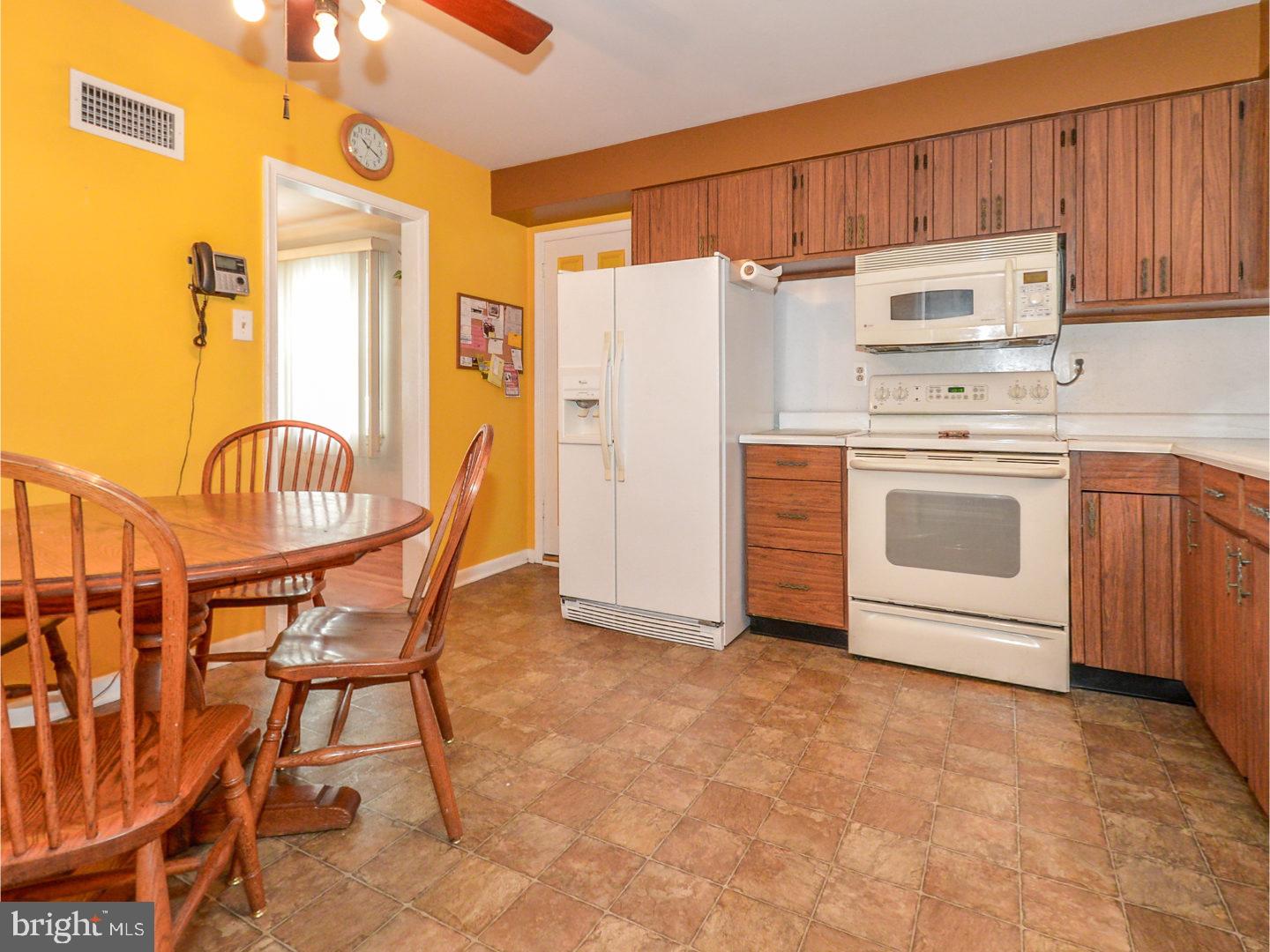 3162 Manor Road Huntingdon Valley, PA 19006 - Photo 11 of 25 Kitchen
