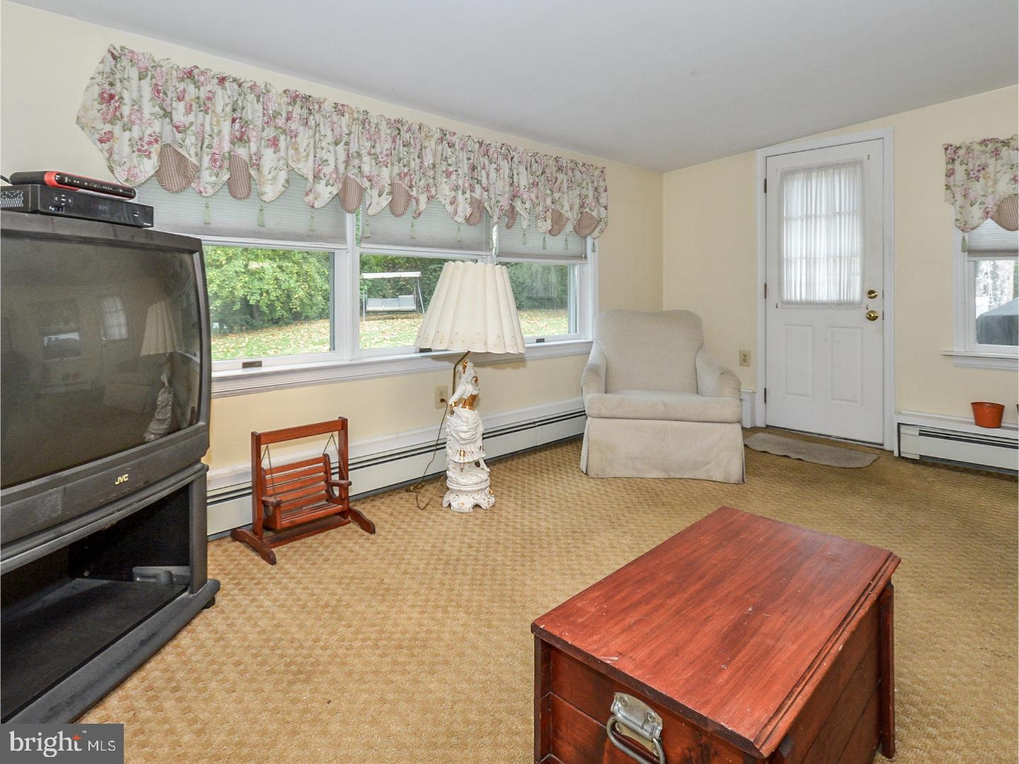 3162 Manor Road Huntingdon Valley, PA 19006 - Photo 13 of 25 Family Room