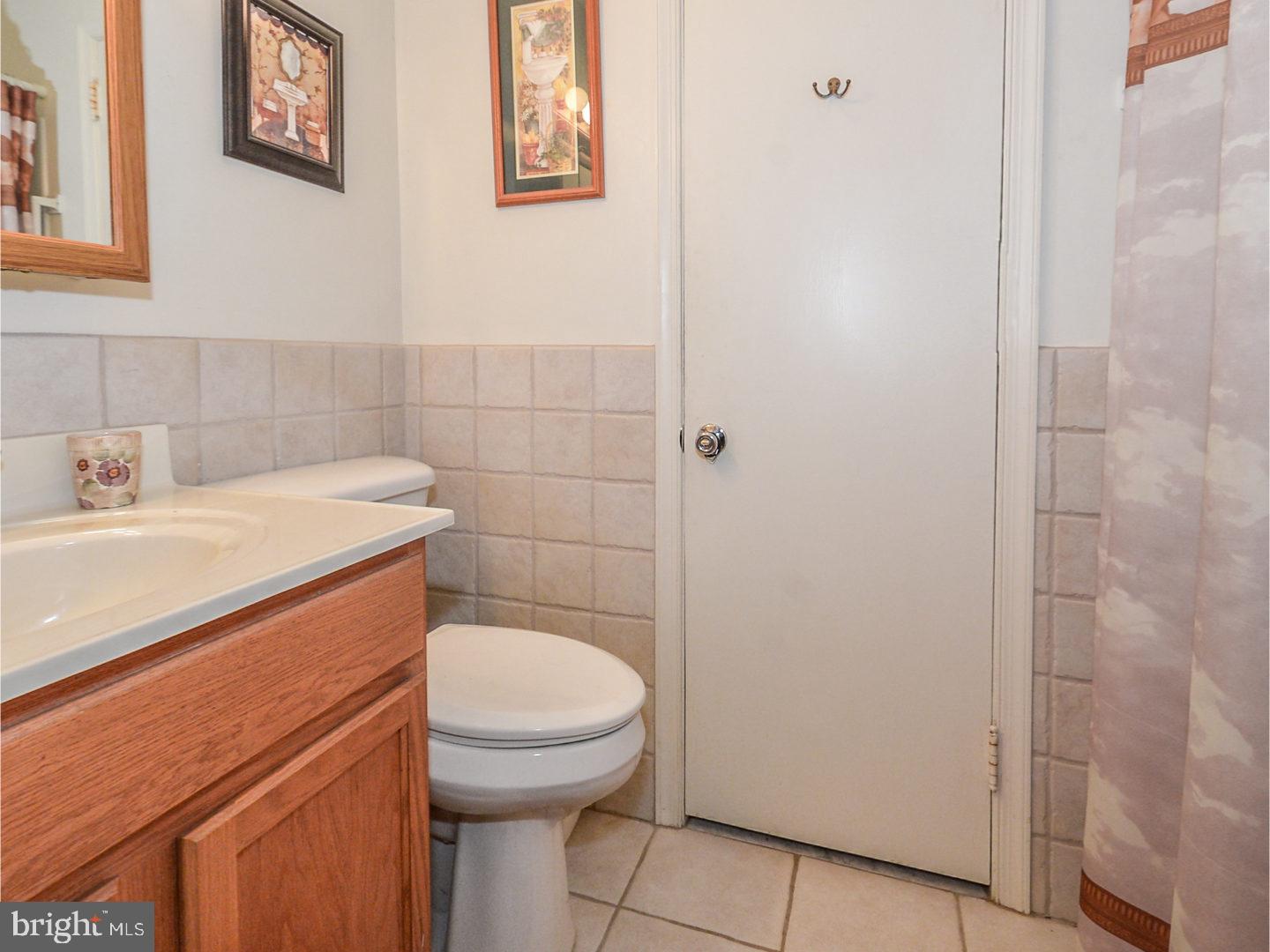 3162 Manor Road Huntingdon Valley, PA 19006 - Photo 15 of 25 Bathroom