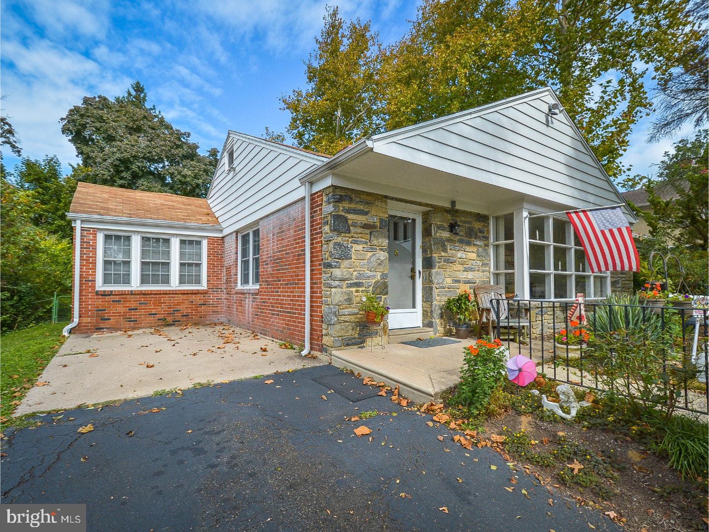 3162 Manor Road Huntingdon Valley, PA 19006 - Photo 3 of 25 Exterior Front