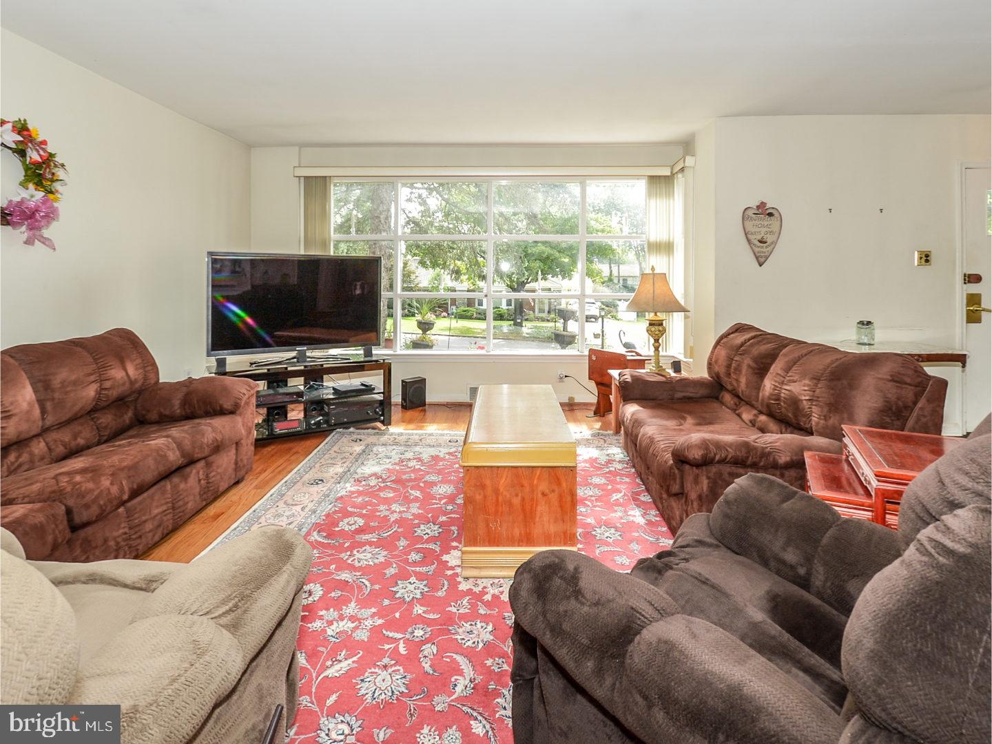 3162 Manor Road Huntingdon Valley, PA 19006 - Photo 5 of 25 Living Room