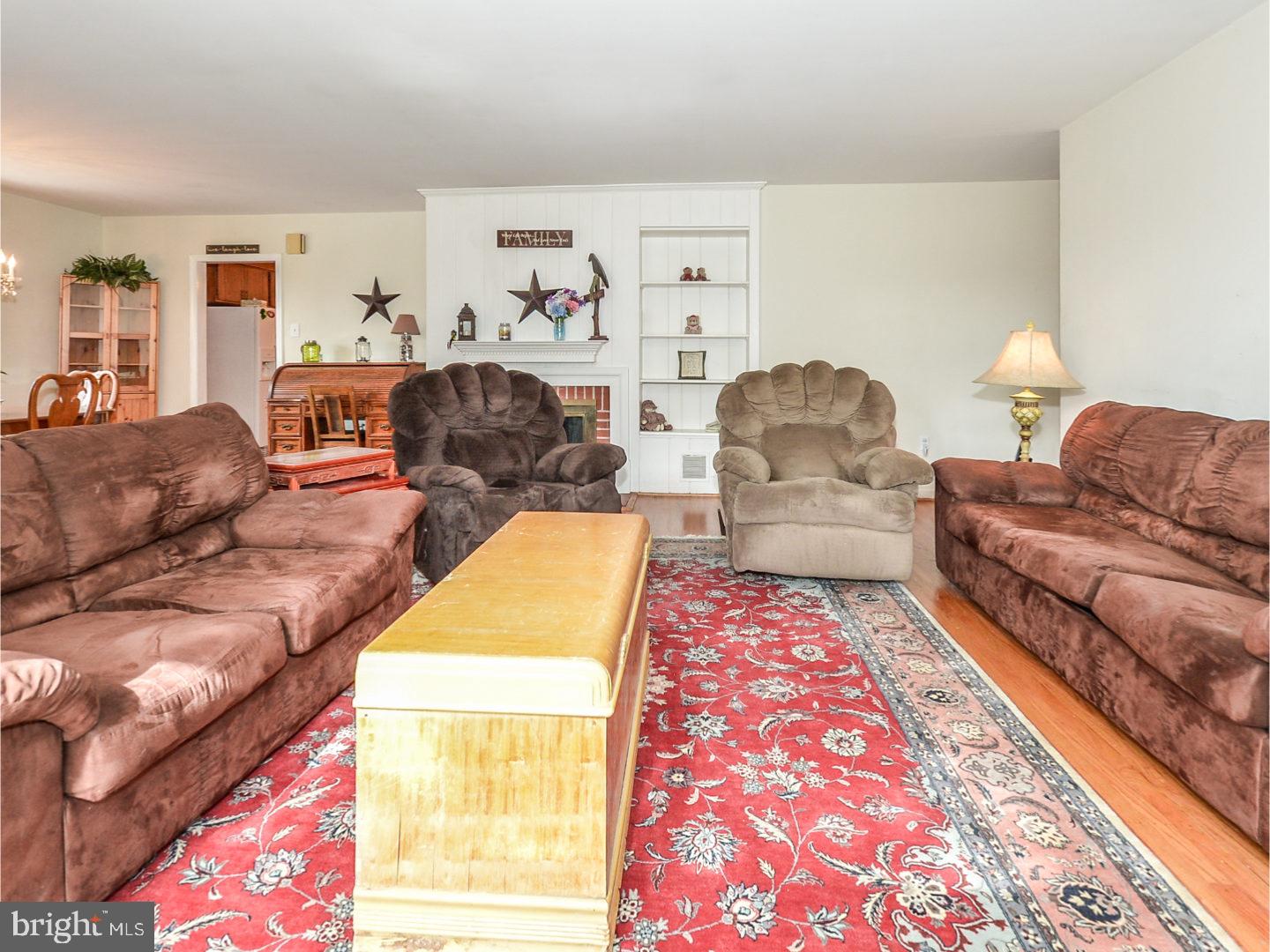 3162 Manor Road Huntingdon Valley, PA 19006 - Photo 6 of 25 Living Room