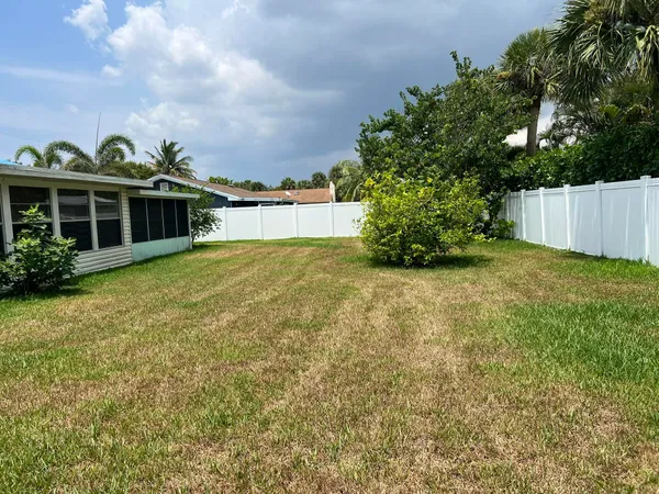 $2,950 | 1916 Coconut Drive, Fort Pierce, FL 34949