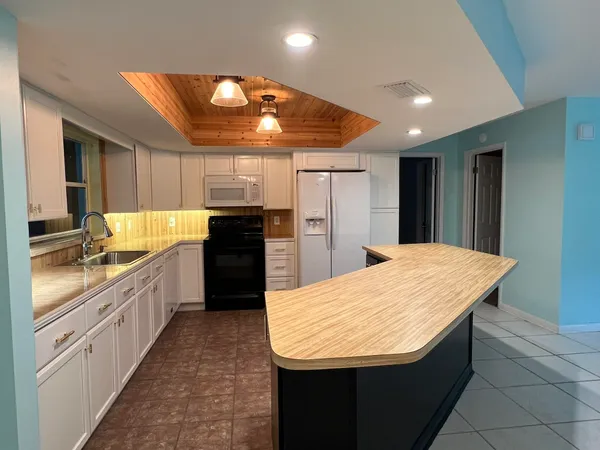 $2,950 | 1916 Coconut Drive, Fort Pierce, FL 34949