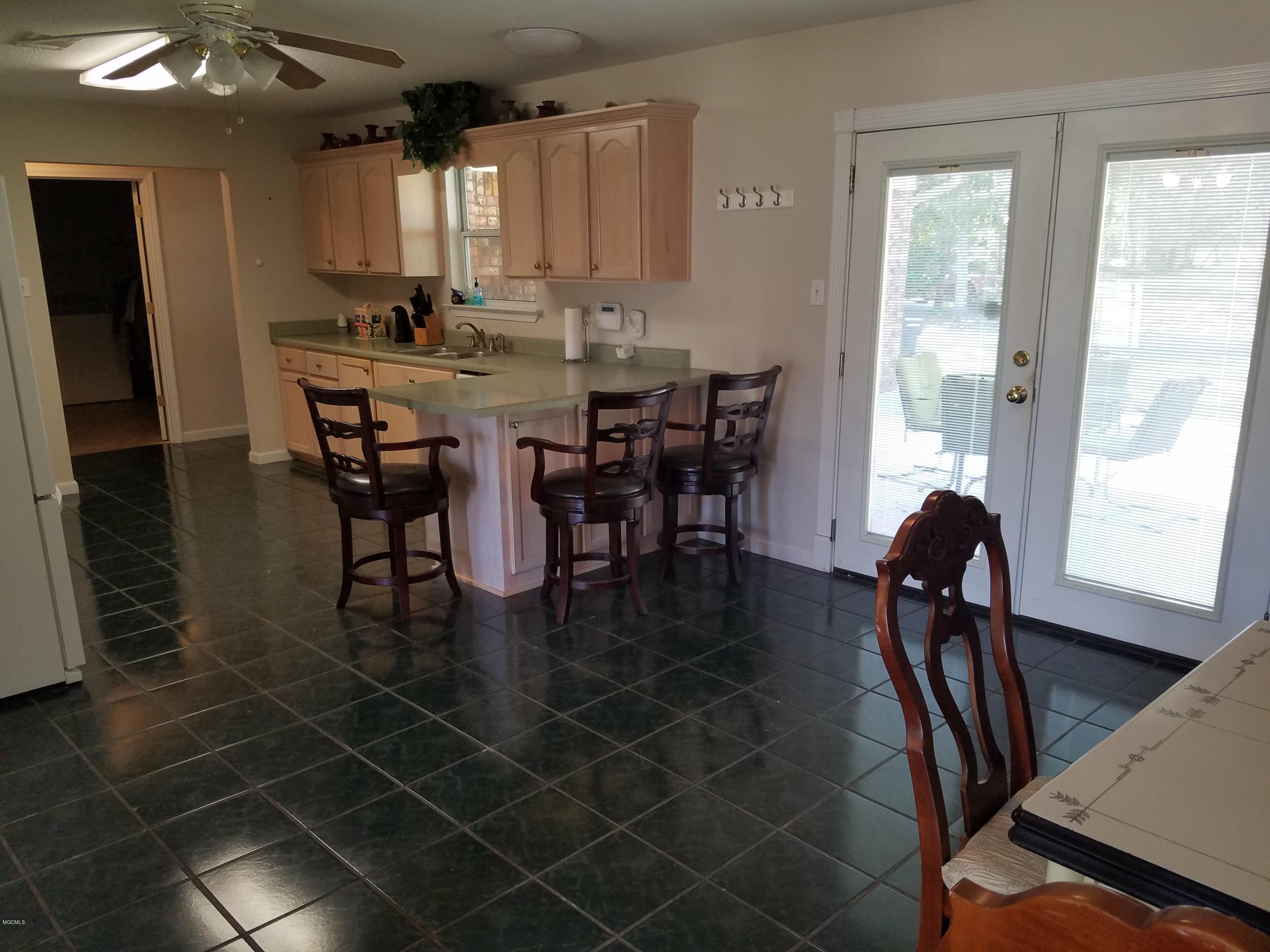 6829 Cheyenne Road Biloxi, MS 39532 - Photo 10 of 65 Kitchen