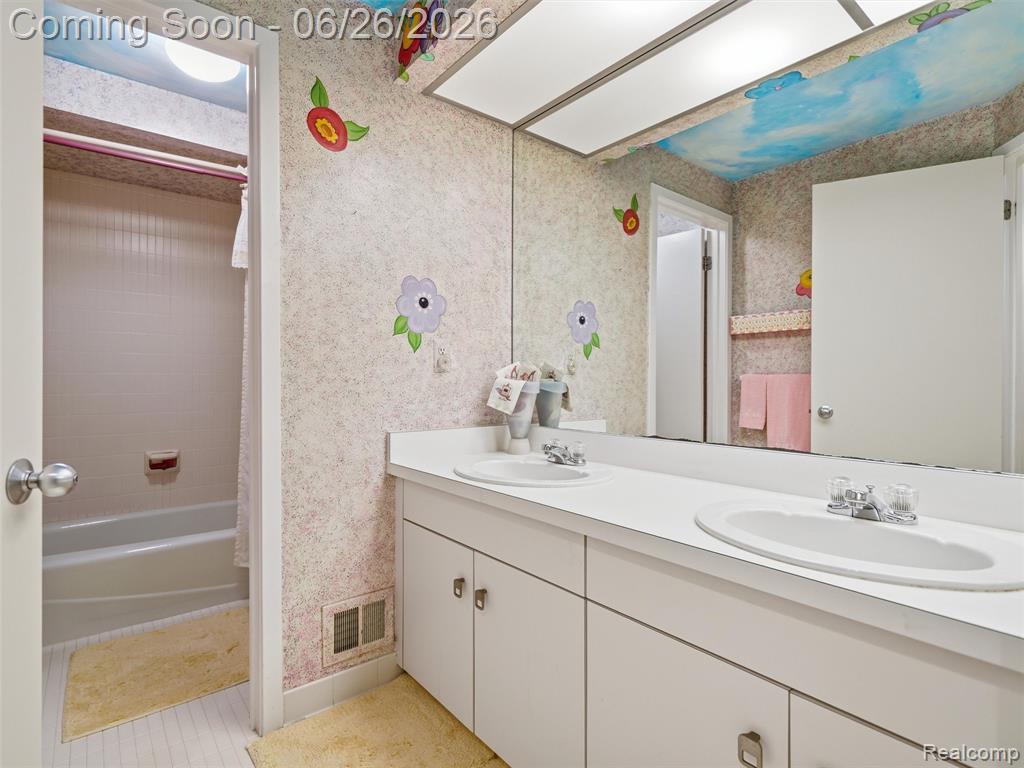 4751 Rolling Ridge Road West Bloomfield, MI 48323 - Photo 32 of 50