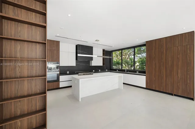 $9,995,000 | 6675 Southwest 96th Street, Pinecrest, FL 33156