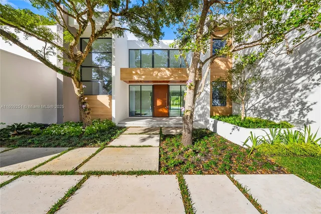 $9,995,000 | 6675 Southwest 96th Street, Pinecrest, FL 33156