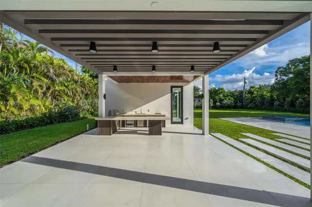 $9,995,000 | 6675 Southwest 96th Street, Pinecrest, FL 33156
