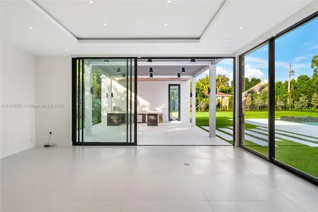 $9,995,000 | 6675 Southwest 96th Street, Pinecrest, FL 33156