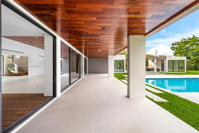 $9,995,000 | 6675 Southwest 96th Street, Pinecrest, FL 33156