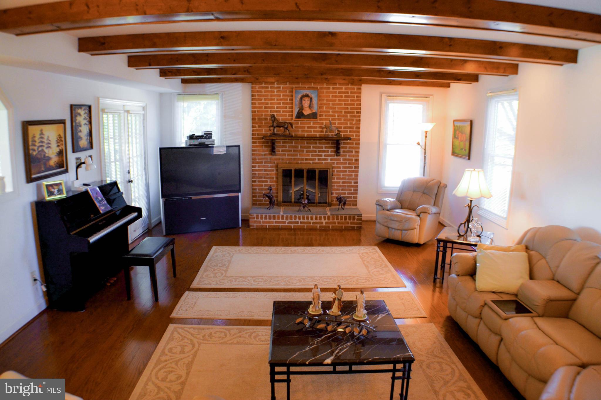 7424 Damascus Road Gaithersburg, MD 20882 - Photo 15 of 30 Living Room