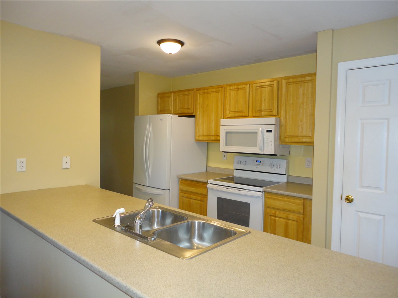38 Seminole Road Hillsborough, NH 03244 - Photo 4 of 19