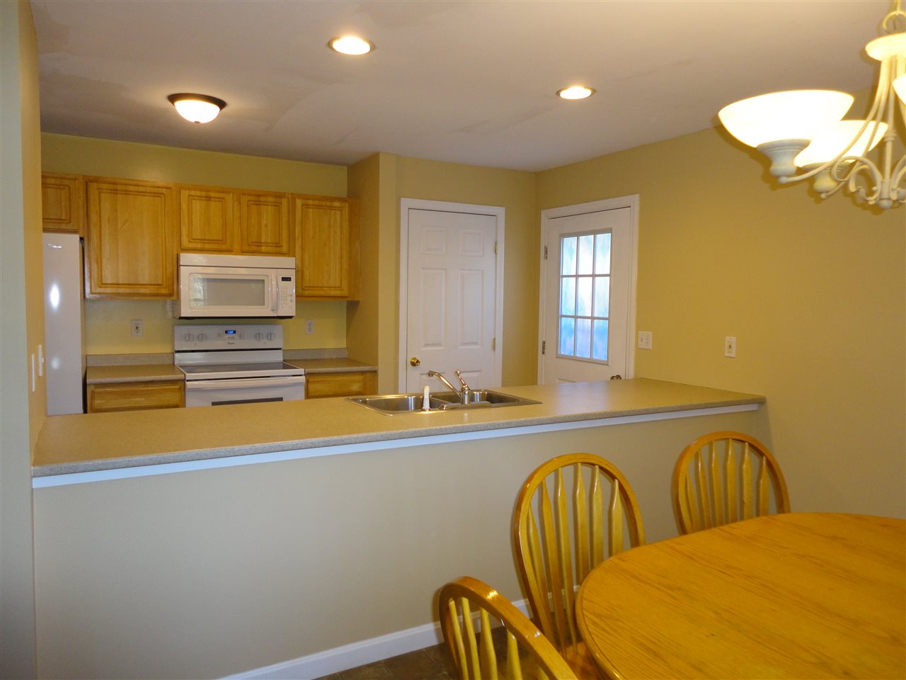 38 Seminole Road Hillsborough, NH 03244 - Photo 5 of 19