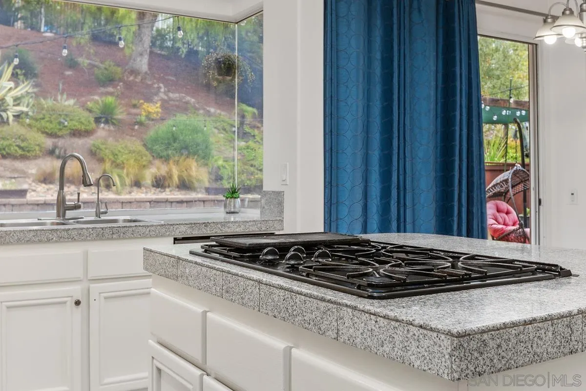 13847 Carmel Ridge Road San Diego, CA 92128 - Photo 12 of 40 a stove top oven sitting next to a window