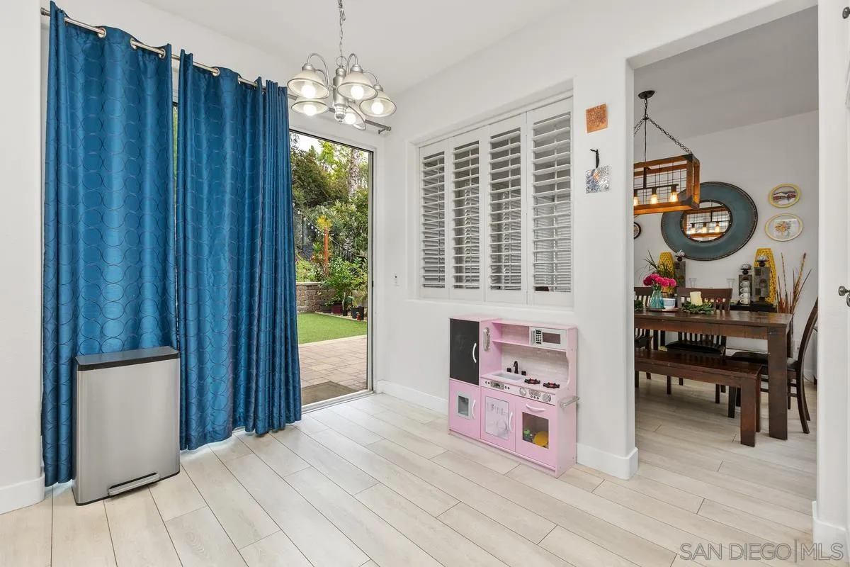 13847 Carmel Ridge Road San Diego, CA 92128 - Photo 15 of 40 a very nice looking room with a large window