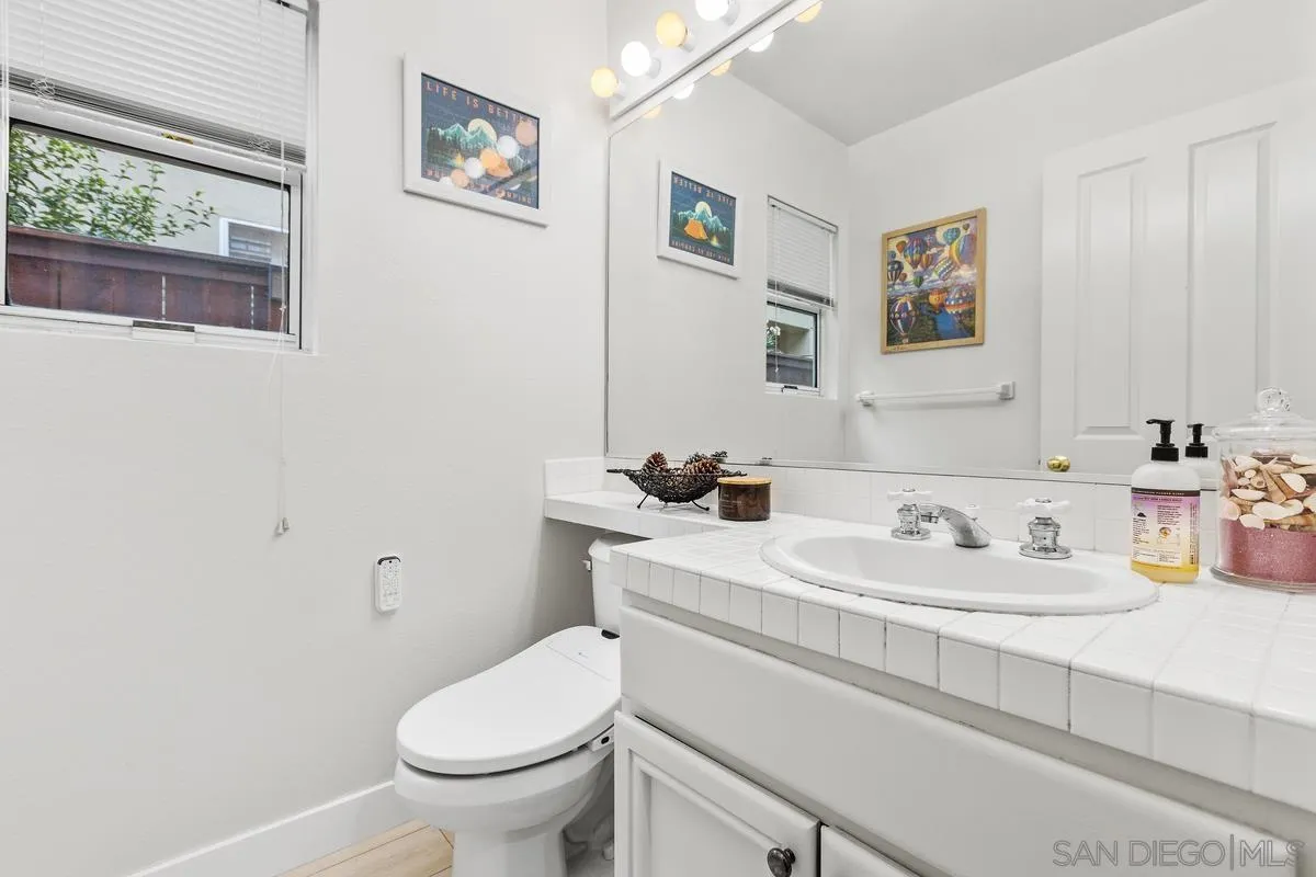 13847 Carmel Ridge Road San Diego, CA 92128 - Photo 20 of 40 a bathroom with a toilet sink and mirror