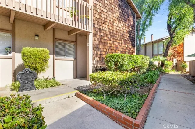 $545,000 | 1044 Cabrillo Park Drive, Unit B, Santa Ana, CA 92701
