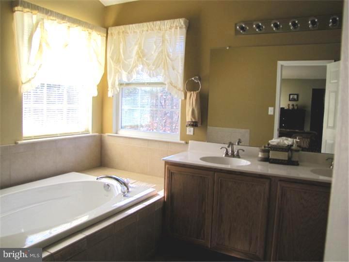 7 Parliament Road Sicklerville, NJ 08081 - Photo 13 of 18 Master Bathroom