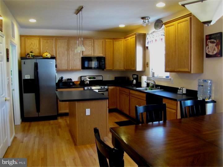 7 Parliament Road Sicklerville, NJ 08081 - Photo 3 of 18 Kitchen