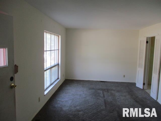 5000 West Woodfern Road Peoria, IL 61607 - Photo 3 of 21 Gallery Image 3