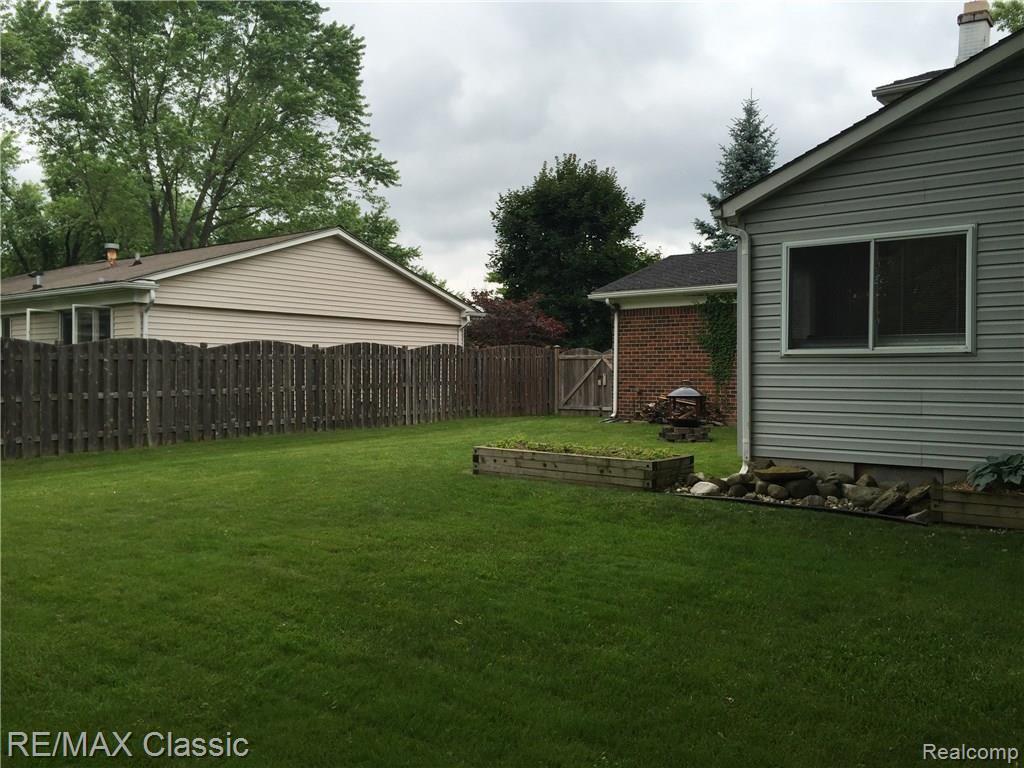 22415 Chestnut Tree Novi, MI 48375 - Photo 28 of 28 CHESTNUT TREE REAR 111.jpg
