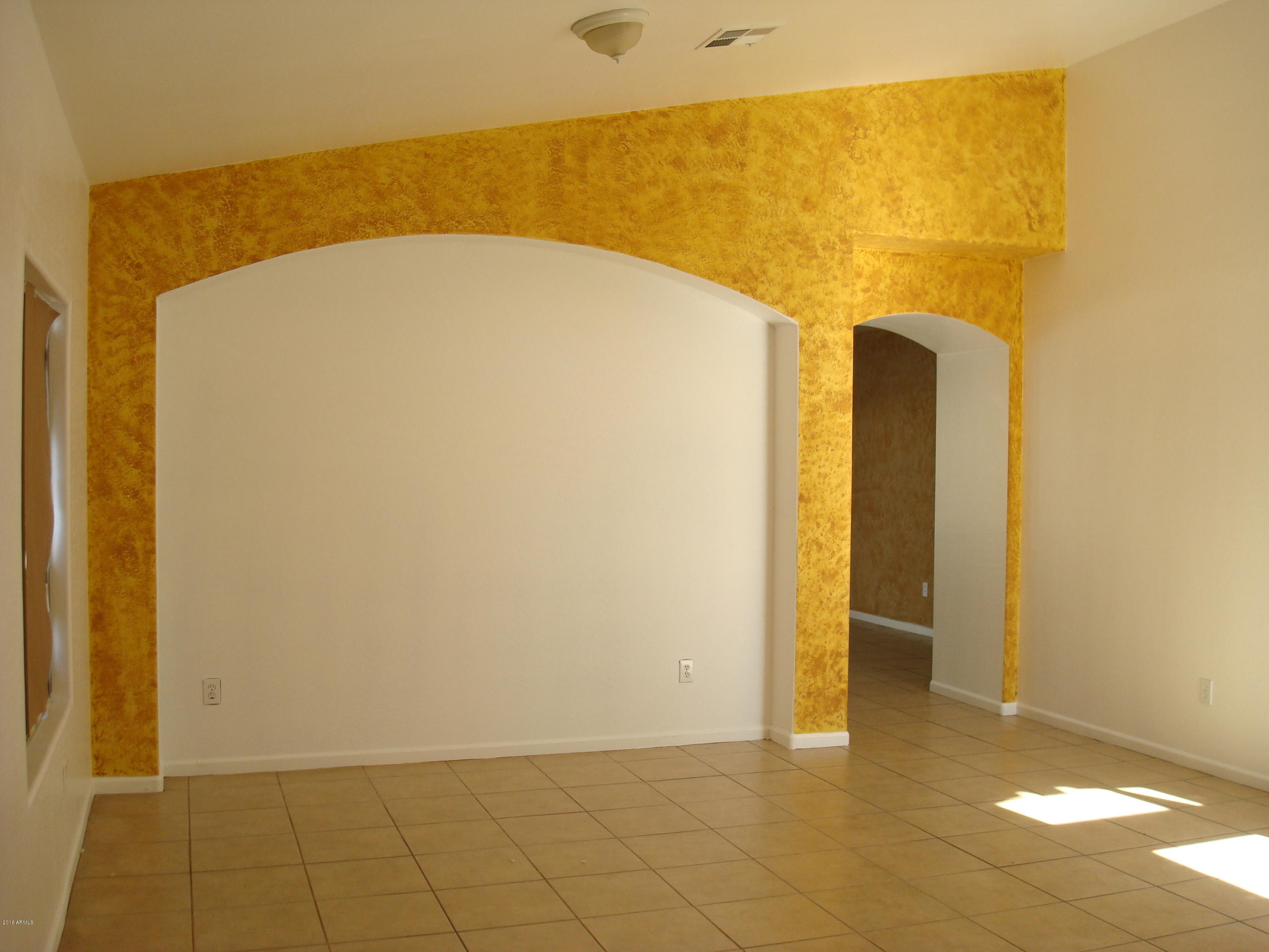 1346 West Roeser Road Phoenix, AZ 85041 - Photo 4 of 22 DSC02458