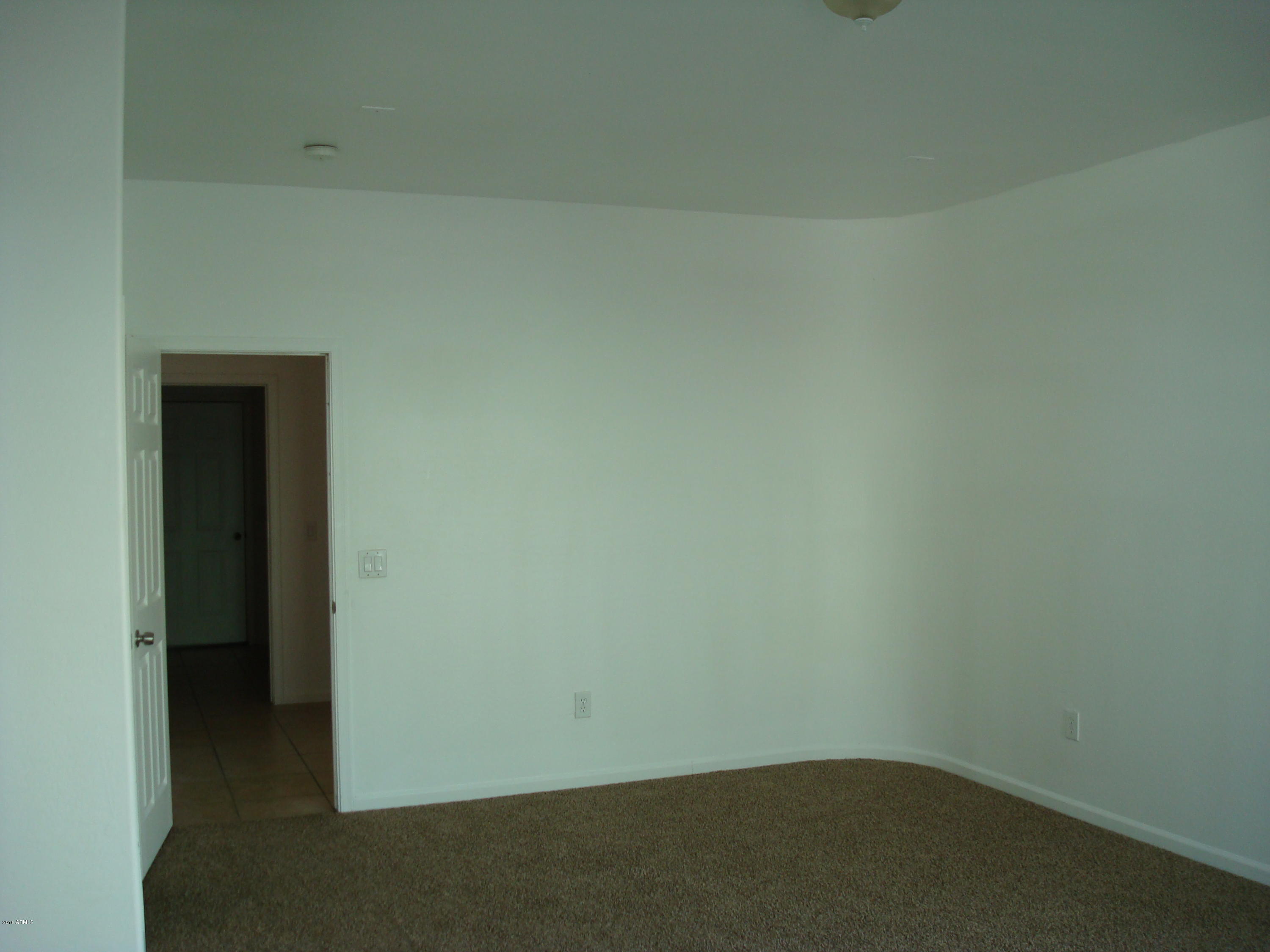 1346 West Roeser Road Phoenix, AZ 85041 - Photo 9 of 22 DSC02463