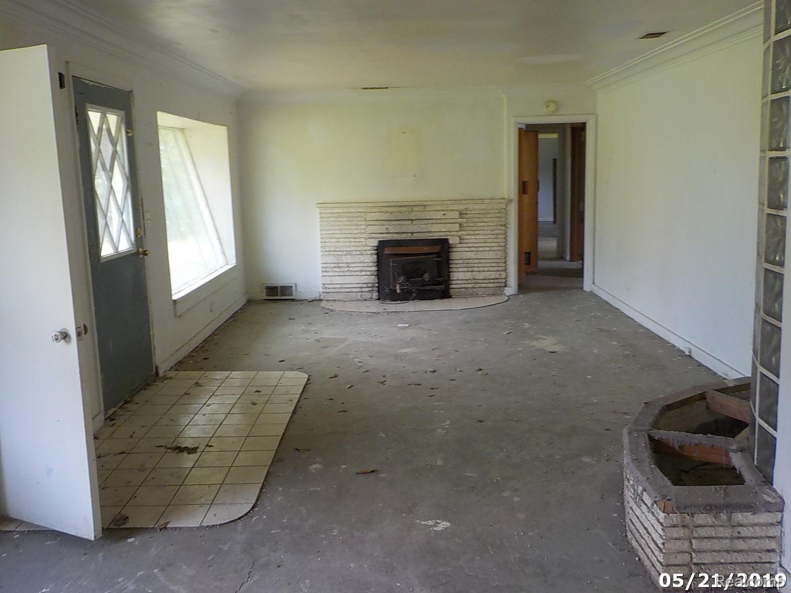 2126 East Coldwater Road Flint, MI 48505 - Photo 12 of 21 DSCN6954.jpg