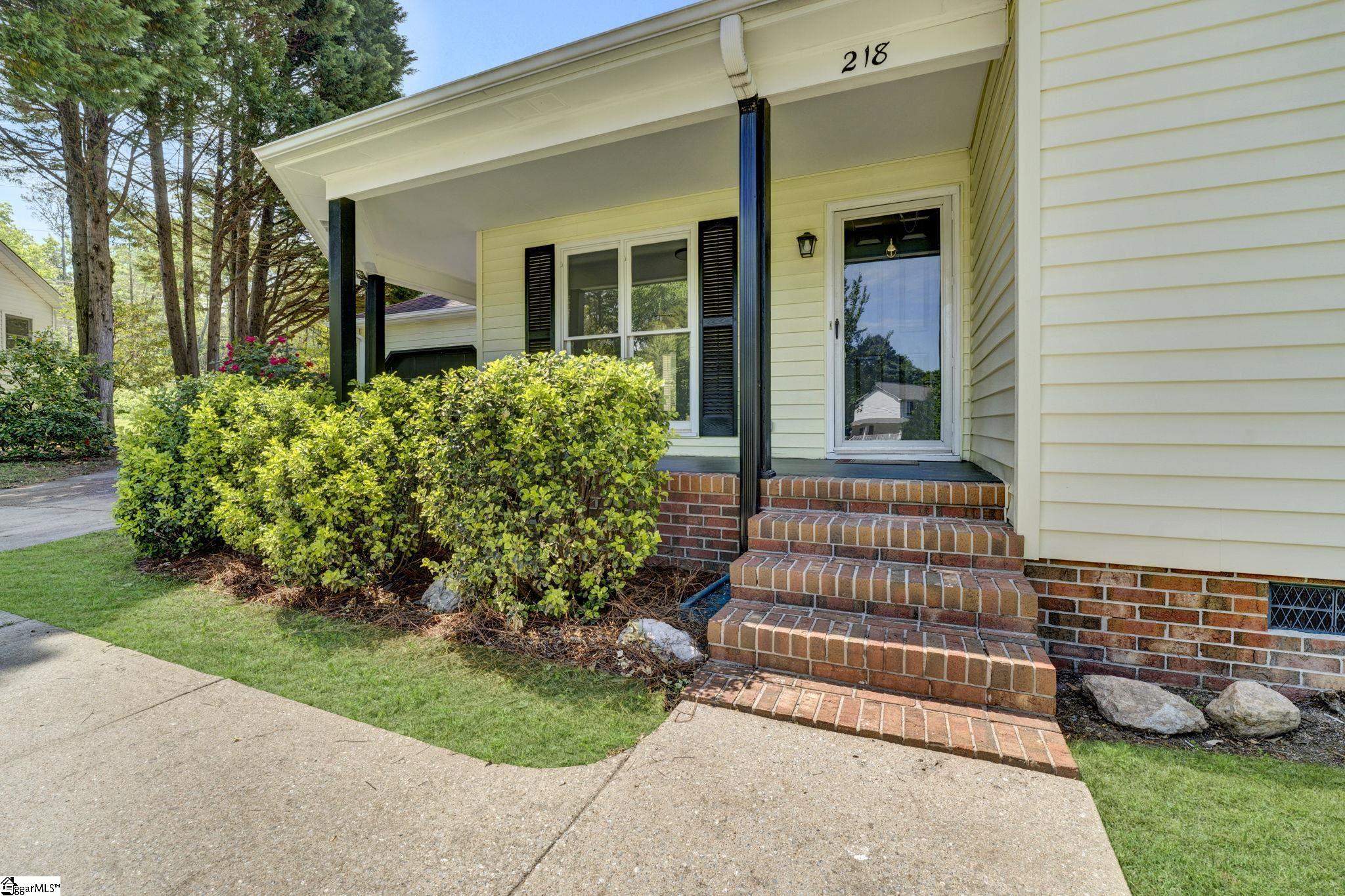 218 Spring View Lane Taylors, SC 29687 - Photo 6 of 36 Gallery Image 6