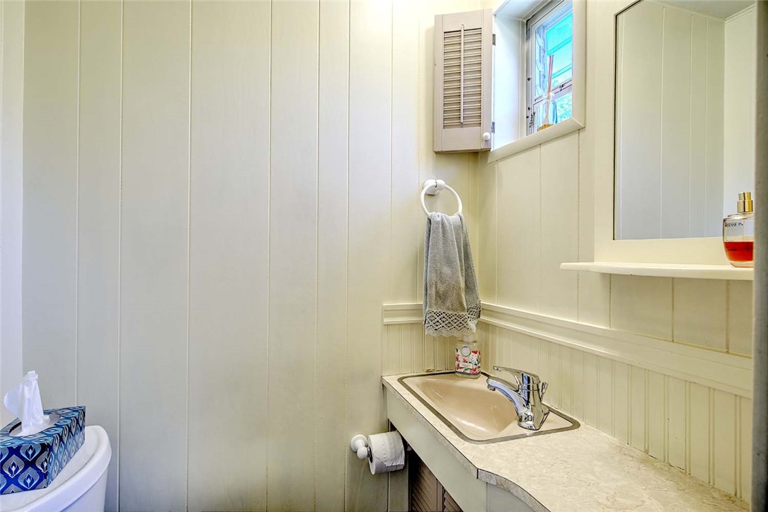 3383 West Shore Road Warwick, RI 02886 - Photo 21 of 46