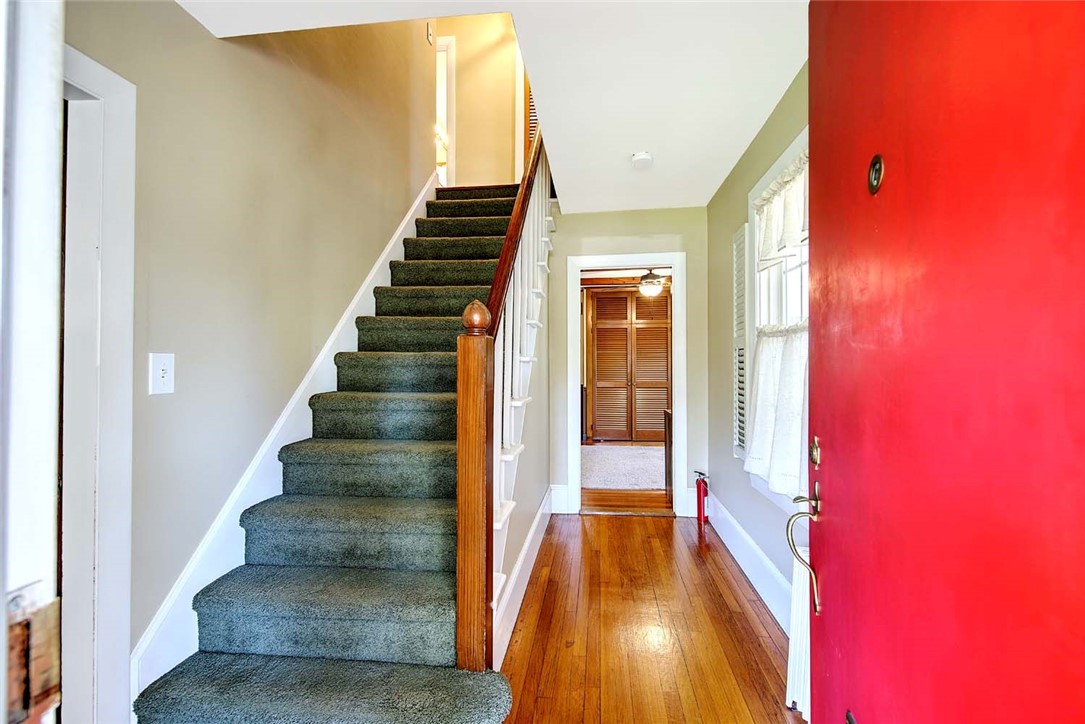 3383 West Shore Road Warwick, RI 02886 - Photo 5 of 46