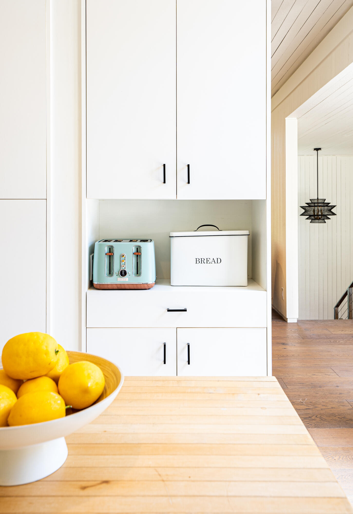 180 Hermosillo Road Montecito, CA 93108 - Photo 15 of 31 a bathroom with a tub