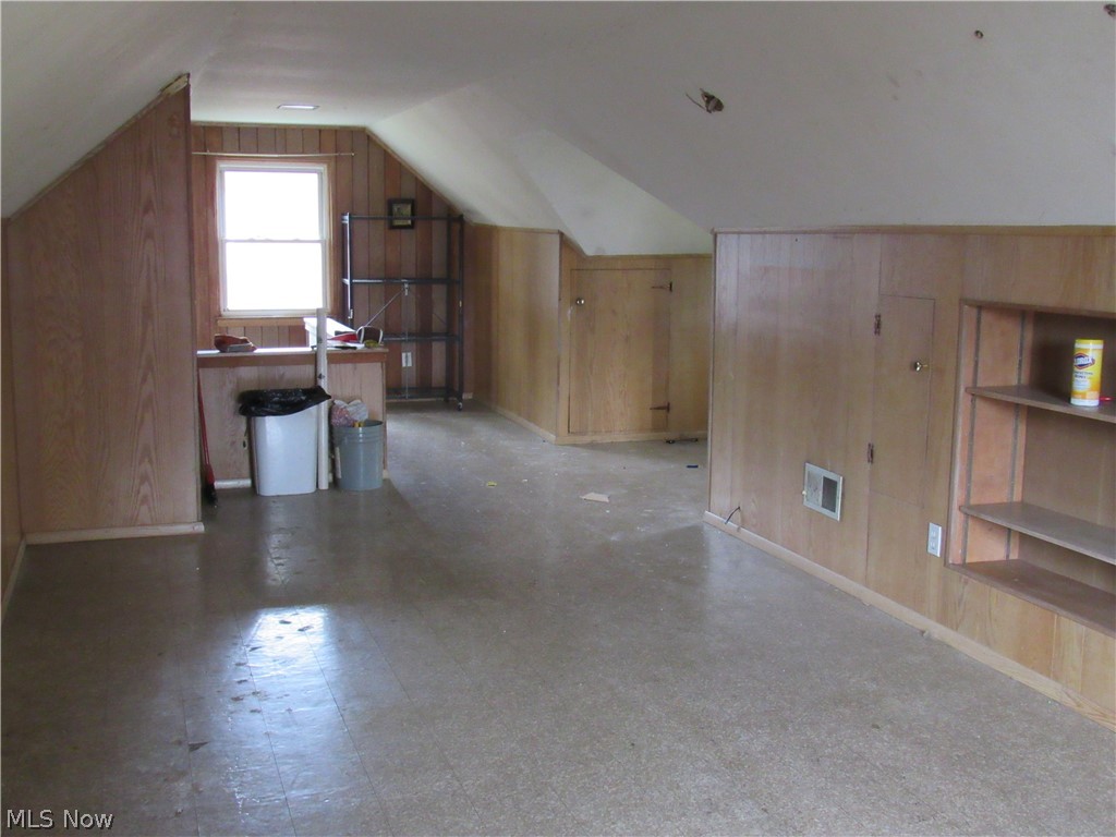 8002 West Ridgewood Drive Cleveland, OH 44129 - Photo 21 of 29