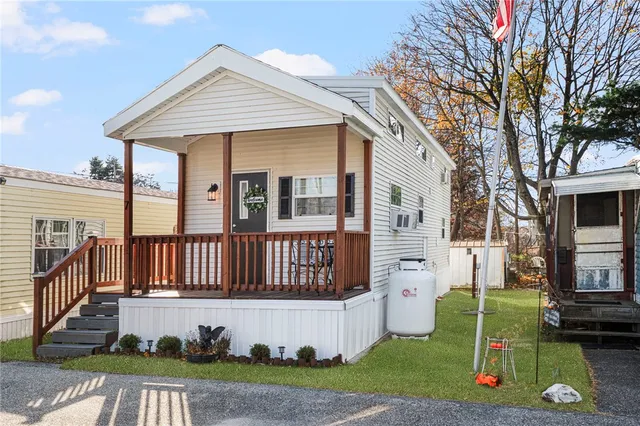 $160,000 | 443 Dyer Avenue, Cranston, RI 02920