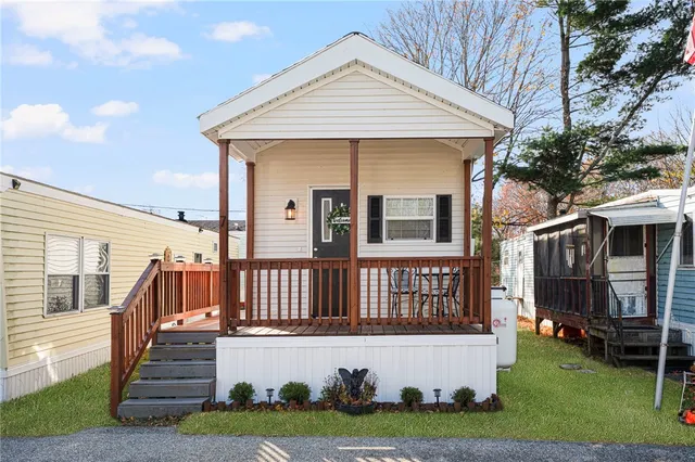 $160,000 | 443 Dyer Avenue, Cranston, RI 02920