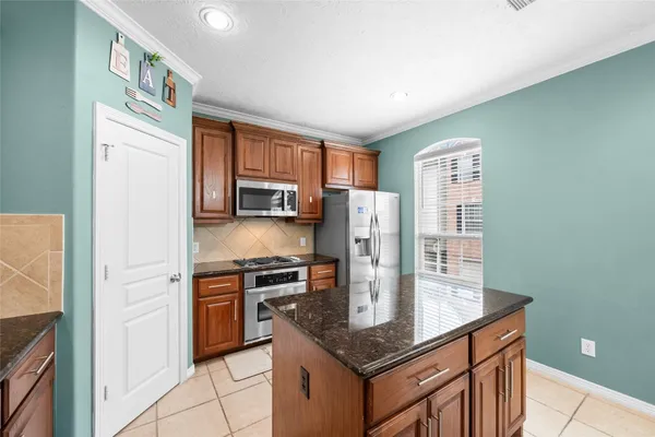 $2,700 | 3410 Skyline Village Drive, Houston, TX 77057