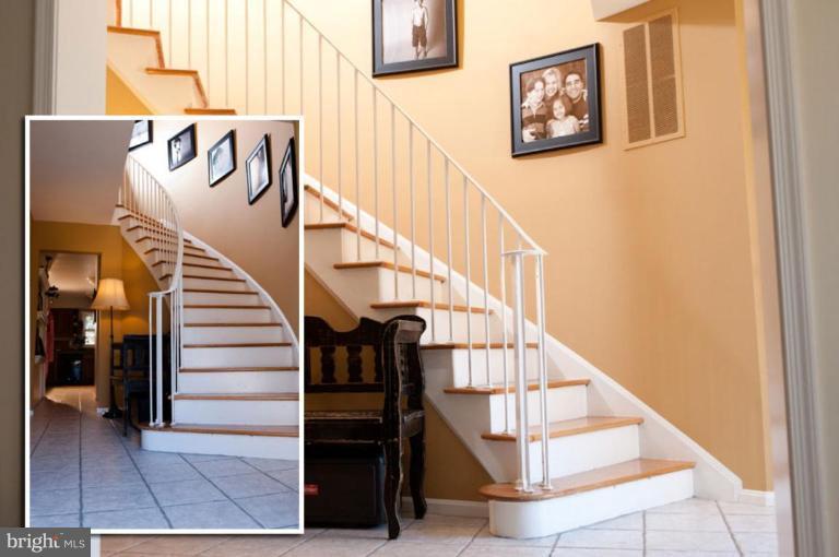 6024 Queenston Street Springfield, VA 22152 - Photo 4 of 19 Entrance / Foyer