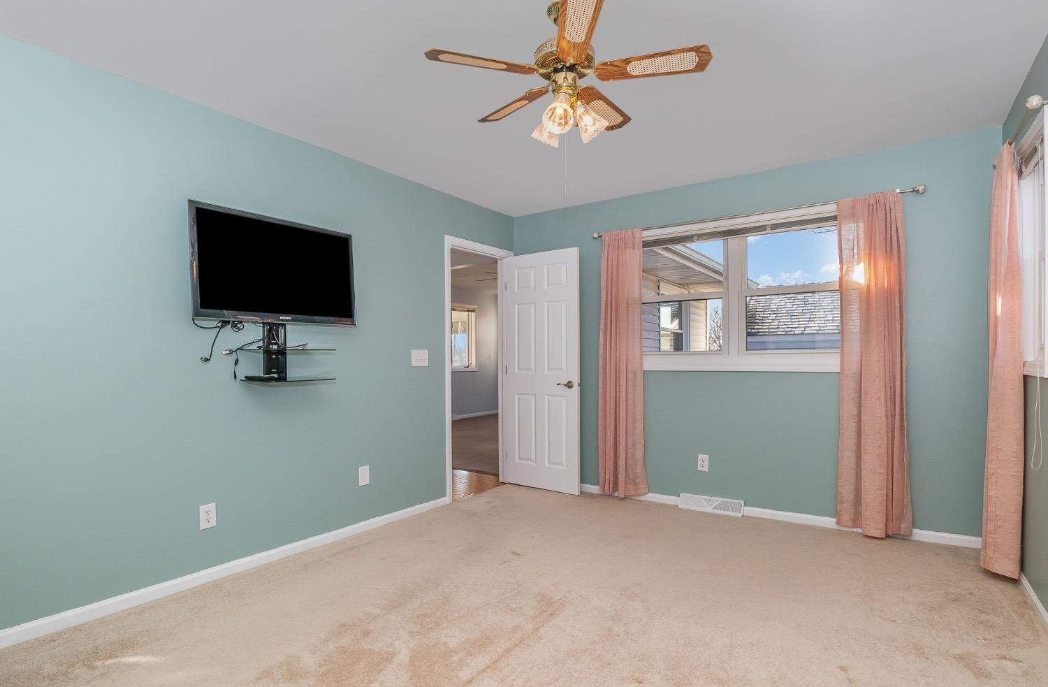 1286 Brandywine Road Crown Point, IN 46307 - Photo 17 of 30 a view of a livingroom with a flat screen tv