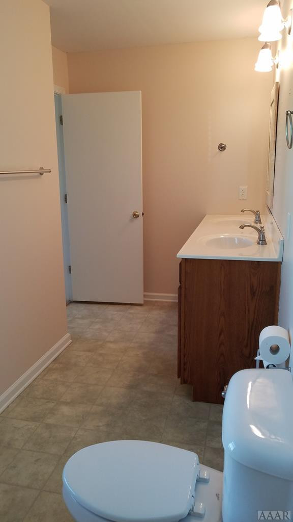 1042 Scott Road Elizabeth City, NC 27909 - Photo 14 of 19 Large Master Bath