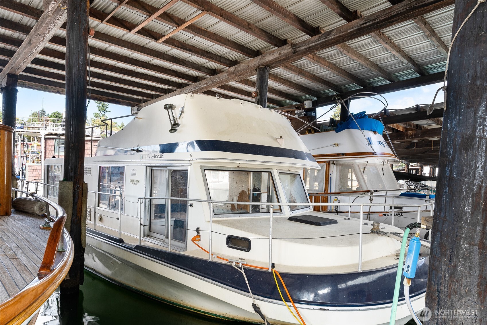 2401 North Northlake Way Seattle, WA 98103 - Photo 14 of 32 a large white building with glass windows