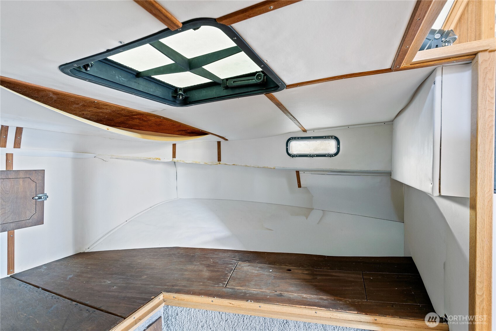 2401 North Northlake Way Seattle, WA 98103 - Photo 21 of 32