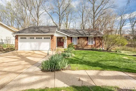 $389,900 | 812 Paquerette Court, Manchester, MO 63021