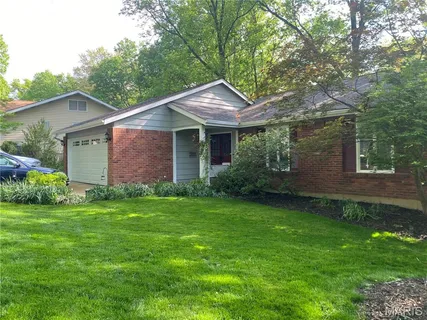 $389,900 | 812 Paquerette Court, Manchester, MO 63021