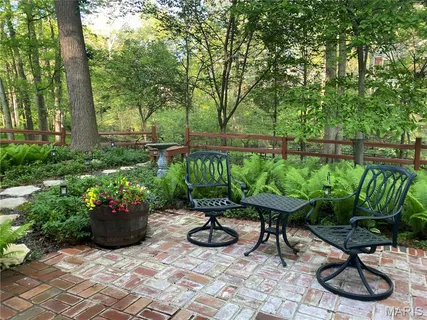 $389,900 | 812 Paquerette Court, Manchester, MO 63021