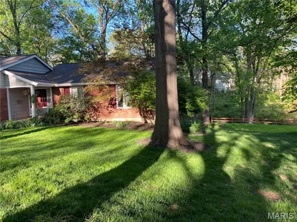 $389,900 | 812 Paquerette Court, Manchester, MO 63021